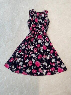 Ellen Tracy Sleeveless Smocked‑Neck Belted Pink Blue White Floral Dress – SMALL